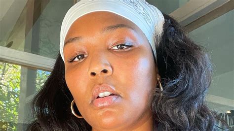 lizzo naked|Lizzo shares totally naked photo in new Instagram post